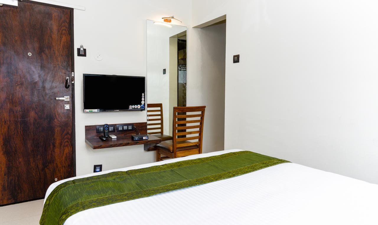 Treebo Malhaar Regency Hotel Chinchvad Exterior foto